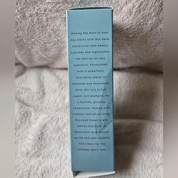 Sun + Moon Seas The Day Facial Moisturizer - Picture 4 of 6